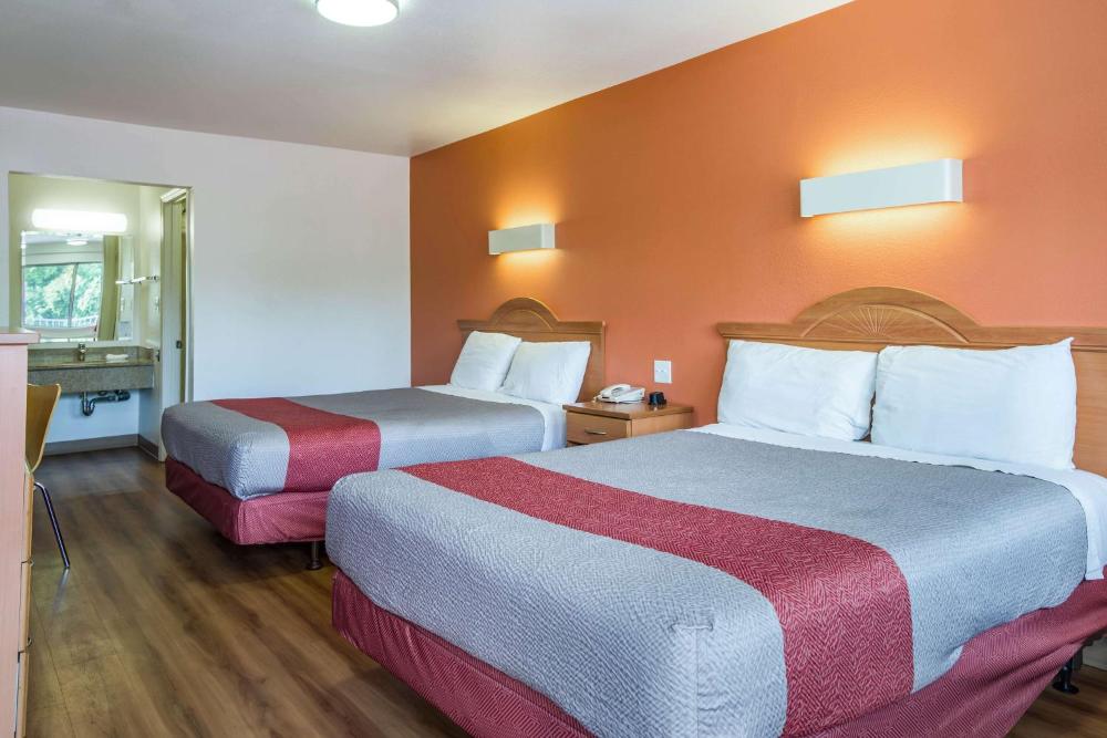 Deluxe Queen Room with Two Queen Beds interior